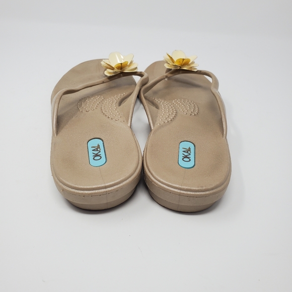 Oka B Women's size Large Flip Flops Gold Tan Rubber Nubby Arch Metal Flower - Picture 5 of 7